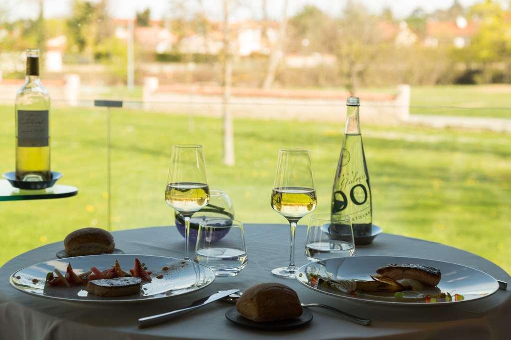 Hotel Domaine La Charpiniere, The Originals Collection Saint-Galmier Restauracja zdjęcie
